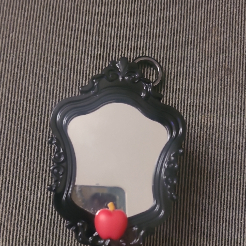 Bath&Body Works Disney Villans Evil Queen Pocket Sanitizer Holder With Keychain.